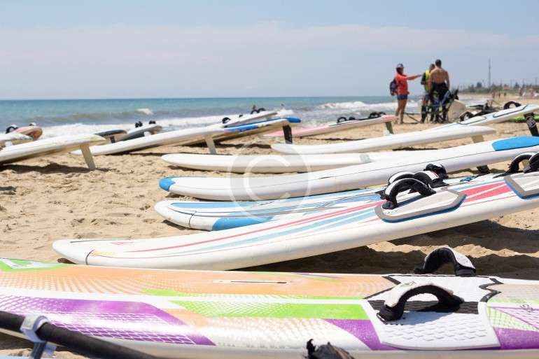 How to Turn and Slow Down on a Surfboard